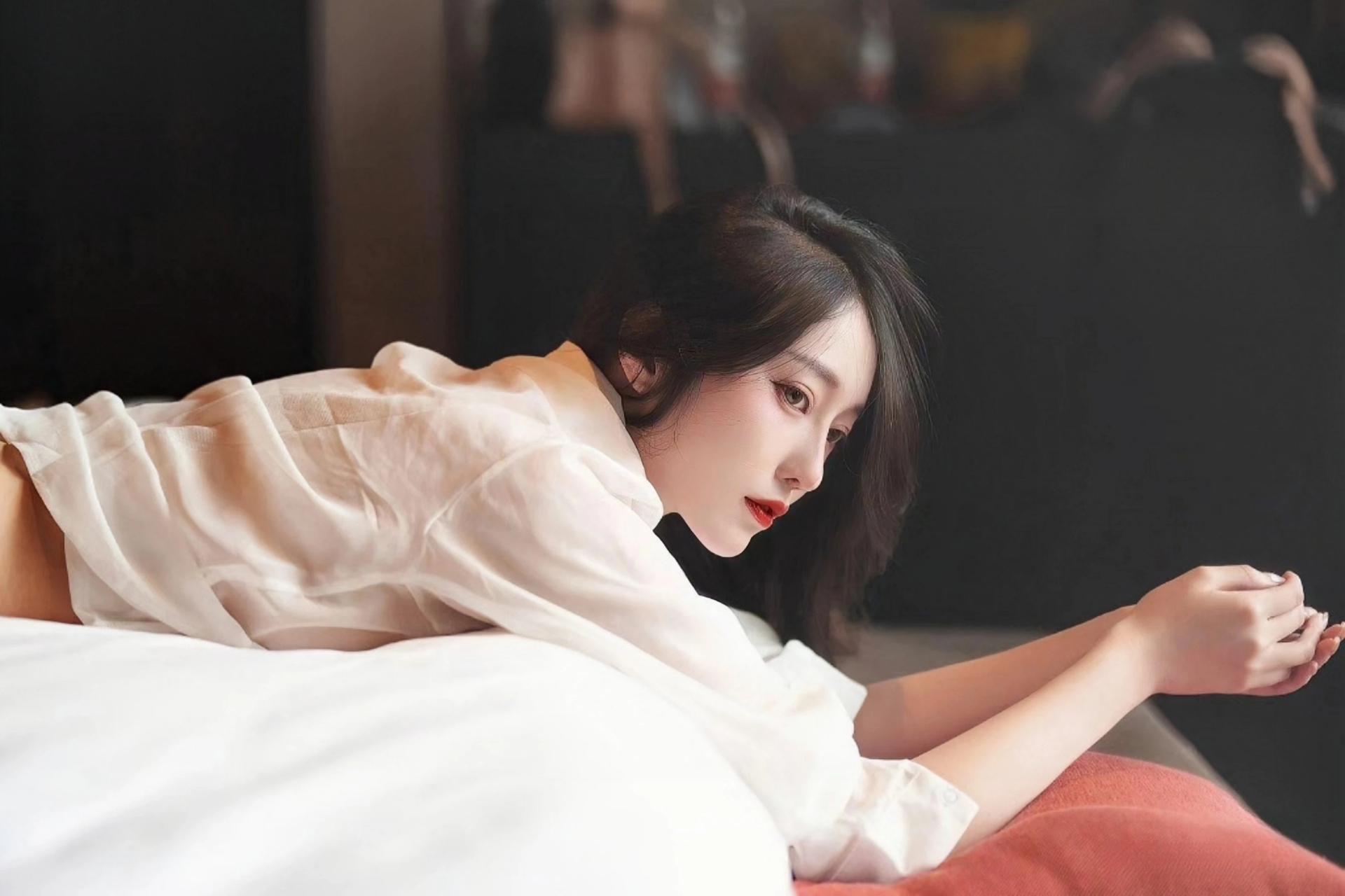 王毅会见乌兹别克斯坦外长赛义多夫